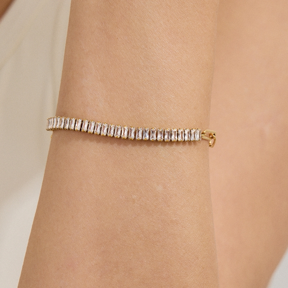 Elegant Gold and Silver Bracelet